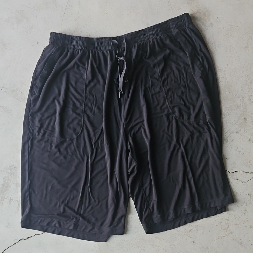 Black Soft Bamboo Bermuda Shorts Pockets